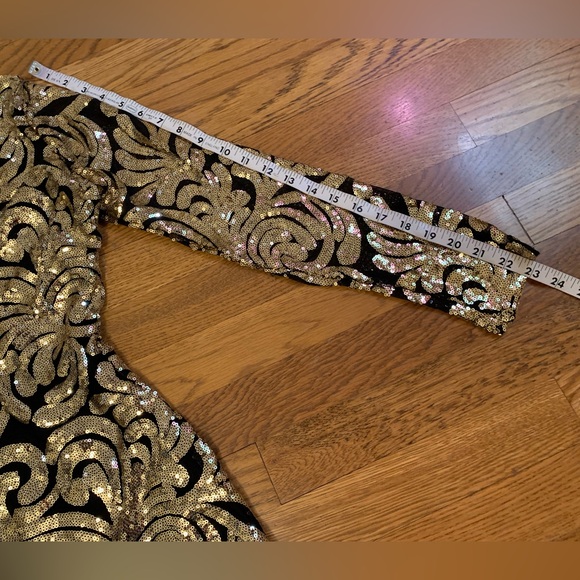 NWOT low v neck sequined romper size L - Picture 14 of 15